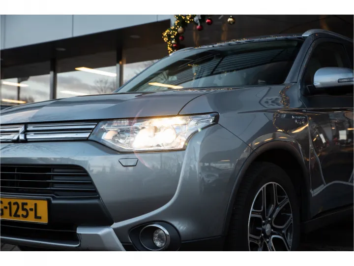 Mitsubishi Outlander 2.0 PHEV instyle+  Image 3